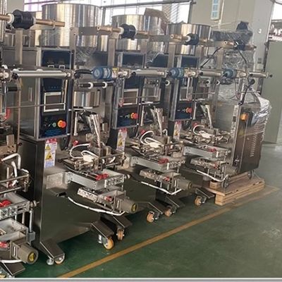 Machine de remplissage de granules en poudre à plusieurs voies pour emballage en sachets de 300 kg