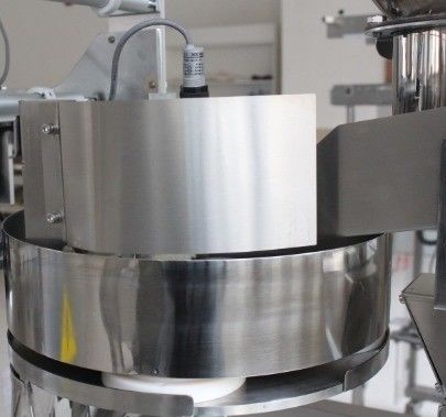 Machine d'emballage vertical en bois pour les boîtes de thé et de café dans les emballages textiles