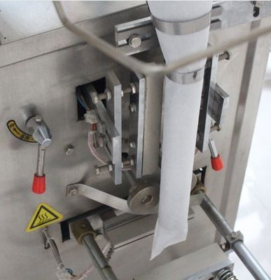 Machine d'emballage vertical en bois pour les boîtes de thé et de café dans les emballages textiles