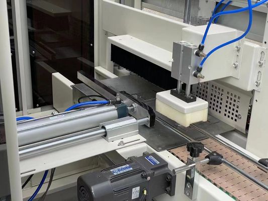 Convertisseur flexible machine d'emballage semi-automatique pour bouteille d'eau à jus à manche rétrécissante