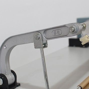 Grâce à la machine de scellage à pédales à pédales de type à pédales avec coupeuse et scelleuse de qualité alimentaire
