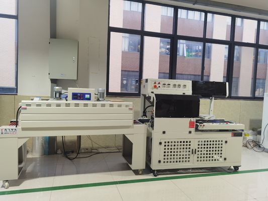 450L tasses de papier industriel POF PVC PE film enveloppé machine d'emballage à rétrécissement thermique pour les hôtels