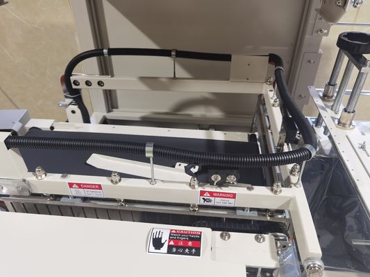 Machine d'emballage à film plastique rétrécissant à haute productivité pour boîte de cosmétiques