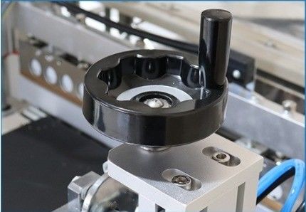 Machine automatique d'emballage de capsules avec boîte à tubes thermiques en plastique enveloppée en film rétrécissant