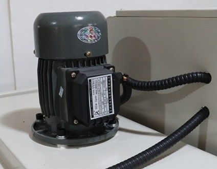Machine automatique d'emballage de capsules avec boîte à tubes thermiques en plastique enveloppée en film rétrécissant