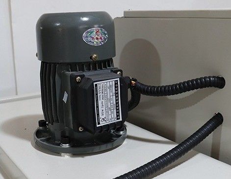Machine d'emballage de bouteilles de boissons chaudes avec fonctionnement automatique