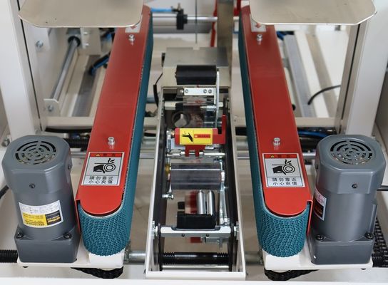 Machine électrique pour l'érection de cartons pour un fonctionnement stable et dans le processus d'emballage