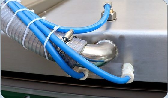 Machine d'étanchéité sous vide à courroie continue pour la viande de volaille dans les ateliers de réparation de machines