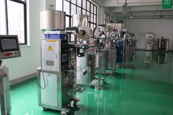 10 têtes de pesage remplir rouleau machine d'emballage verticale pour les bonbons à base de cacahuètes 350 kg