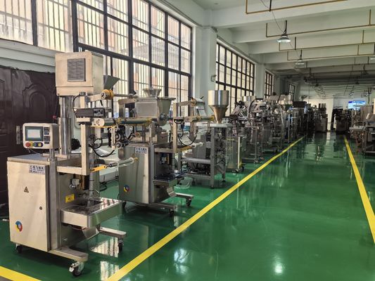 Machine automatique d'emballage alimentaire en granules pour les bonbons en sachets triangulaires de capacité 400 kg