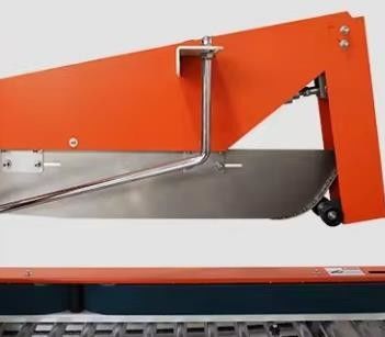 Machine d'étanchéité et de scotchage automatique pour différentes hauteurs de carton