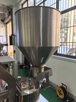 Machine automatique d'emballage alimentaire en granules pour les bonbons en sachets triangulaires de capacité 400 kg