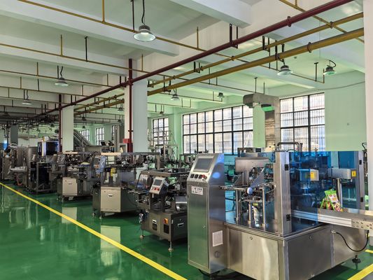 Machine automatique d'emballage alimentaire en granules pour les bonbons en sachets triangulaires de capacité 400 kg