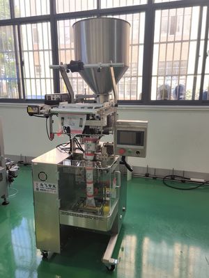 Machine automatique d'emballage alimentaire en granules pour les bonbons en sachets triangulaires de capacité 400 kg