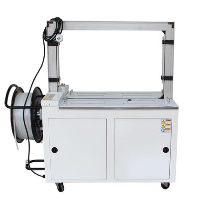 Machine de fixation de l'emballage de table basse en acier inoxydable avec convoyeur