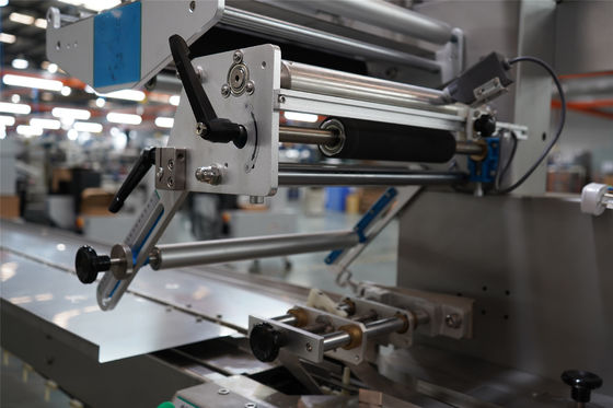 Machine automatique d'emballage de pain en sac en plastique à oreiller avec une largeur de film de 90 à 400 mm