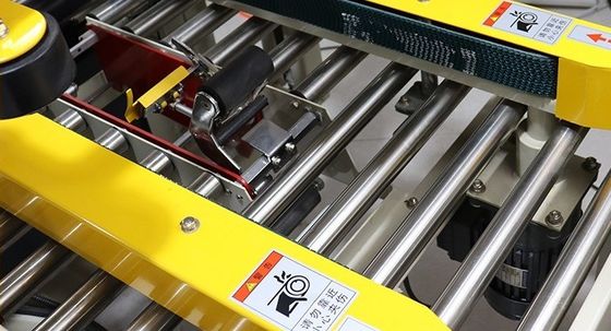 Machine automatique de fermeture de boîtes de carton à bande à entraînement gauche et droit avec fonctionnement facile