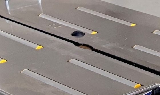 Machine d'emballage intégrée à convoyeur pour boîtes et boîtes de carton