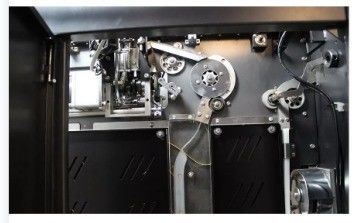 Machine d'emballage intégrée à convoyeur pour boîtes et boîtes de carton