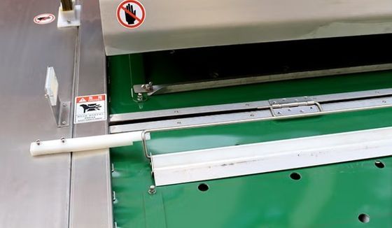 Machine de scellage à vide à bande unique YF-1000 à roulement automatique à courroie continue