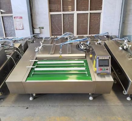 Machine de conditionnement à bande transporteuse sous vide pour les fromages de viande et les poulets entiers