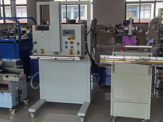 Machine à emballer sous vide en forme de brique de 20 kg avec barre d'étanchéité élévatrice 700B pour litière de chat