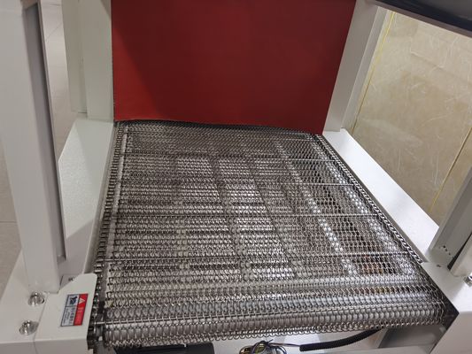 Machine à emballer des bouteilles d'eau électrifiées et semi-automatiques pour plateaux et boîtes