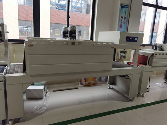 Machine à emballer des bouteilles d'eau électrifiées et semi-automatiques pour plateaux et boîtes