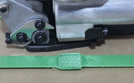 Appui technique vidéo Machine de fixation de ceintures en plastique semi-automatique pour bande PET PP