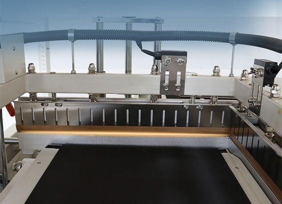 Largeur maximale du film 55 cm Sélecteur automatique à barres en L et machine d'emballage à enveloppe rétrécissante par tunnel thermique