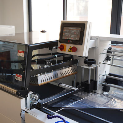 POF/PVC Film 450L 1350W L Bar Shrink Film Bag Wrapping Machine pour les solutions d'emballage