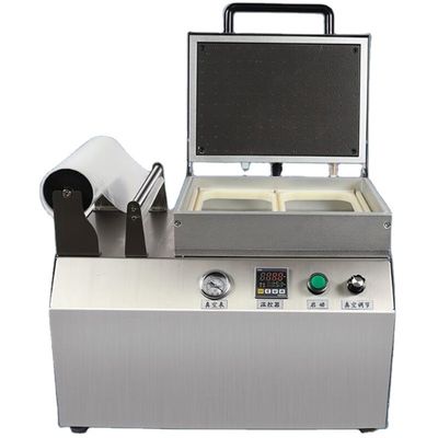 Machine de thermoformage sous vide de fruits de mer à entraînement électrique avec matériau d'emballage en plastique