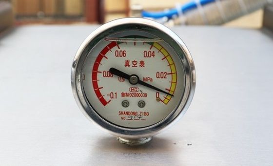 Machine d'étanchéité sous vide à bande de convoyeur pour l'emballage textile et alimentaire avec une largeur d'étanchéité de 10 mm