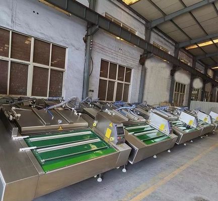 Machine d'emballage à vide à convoyeur continu industriel avec une largeur d'étanchéité de 10 mm