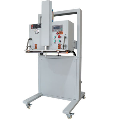 Machine d'emballage à vide extérieur verticale avec buse de rinçage à gaz pneumatique